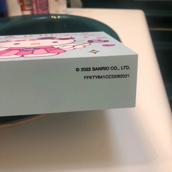 NIB HELLO KITTY WALL ART - Picture 2 of 2